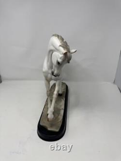 2003 Spring White Porcelain Horse Figurine Statue on Base Elegant Collectible