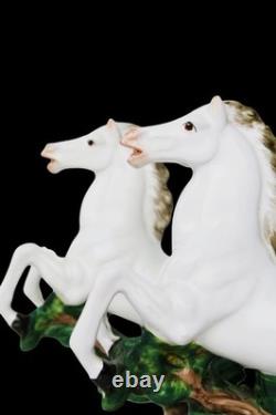 20th Century Pair of Italian Porcelain Figure Of Horses