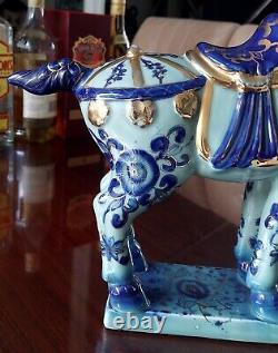 A pair Chinese porcelain B/W Large horse figurines chinoiserie