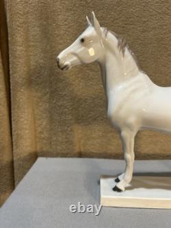 B & G White Arabian Horse # 2271 HE Porcelain Pre- Owned