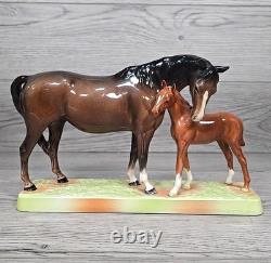 Beswick England Mare & Foal Horse Porcelain 1811 Figurine Brown & Bay READ