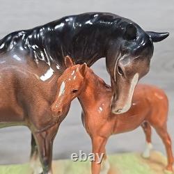 Beswick England Mare & Foal Horse Porcelain 1811 Figurine Brown & Bay READ