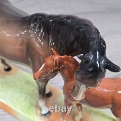 Beswick England Mare & Foal Horse Porcelain 1811 Figurine Brown & Bay READ Beswick England Mare & Foal Horse Porcelain 1811 Figurine Brown & Bay READ