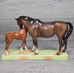 Beswick England Mare & Foal Horse Porcelain 1811 Figurine Brown & Bay READ Beswick England Mare & Foal Horse Porcelain 1811 Figurine Brown & Bay READ