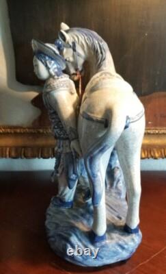Chinese Very collectible ORIENTAL BOMBAY BLUE WHITE PORCELAIN statue Man & Horse