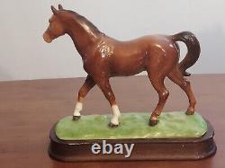 Collection H Porcelain MAN OF WAR Brown Thoroughbred RACEHORSE Horse Wood Base