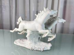 Collectors Porcelain Figurine Horses 22 x 30 cm 1 Choice Excellent Condition