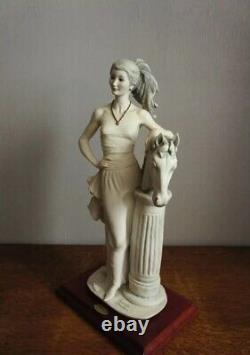 G. Armani Figurine Lisa Statue Horse Column Porcelain Decorative Sculpture 0453F