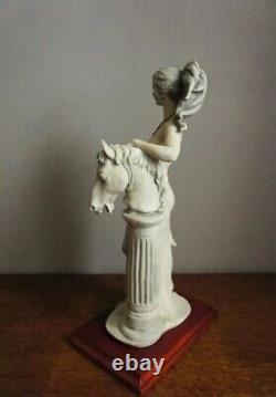 G. Armani Figurine Lisa Statue Horse Column Porcelain Decorative Sculpture 0453F