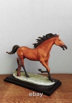 Giuseppe Armani Figurine Trotter Horse 0308C Porcelain Statue Capodimonte Italy