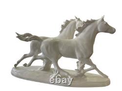 Goebel Figurine Porcelain Horses 42 x 25 cm. 1 Choice. Excellent Condition
