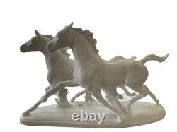 Goebel Figurine Porcelain Horses 42 x 25 cm. 1 Choice. Excellent Condition
