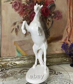 Goebel Figurine porcelain Height 24 Cm In Perfect Condition