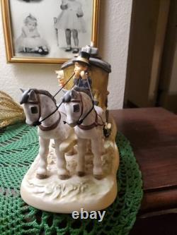 Goebel Hummel Fond Goodbye 660 Figurine Mint in Box with COA