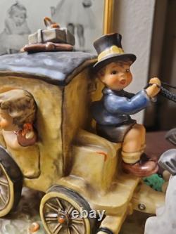 Goebel Hummel Fond Goodbye 660 Figurine Mint in Box with COA