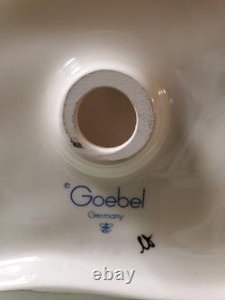 Goebel Hummel Fond Goodbye 660 Figurine Mint in Box with COA