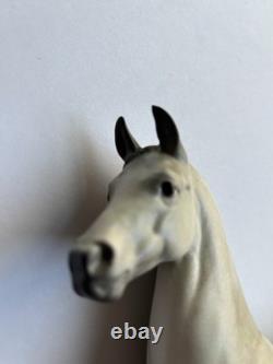 Hagen Renaker DW 8 Inch Saddlebred Honora. NO Sticker. Great Condition