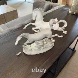 LARGE MATTE LLADRO #4655 HORSES GALLOPING RETIRED- damaged