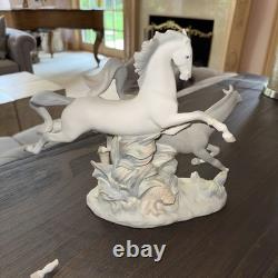 LARGE MATTE LLADRO #4655 HORSES GALLOPING RETIRED- damaged
