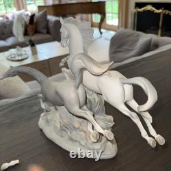 LARGE MATTE LLADRO #4655 HORSES GALLOPING RETIRED- damaged