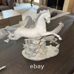 LARGE MATTE LLADRO #4655 HORSES GALLOPING RETIRED- damaged