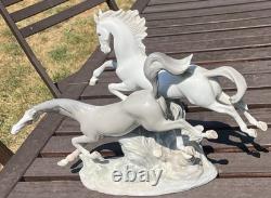 LLADRO Porcelain 2 Horses Galloping