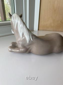 Lladro 1203 Little Horse Resting Retired 1986