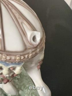 Lladró #1472 Valencian Couple on Horse Retired Limited Edition Figurine