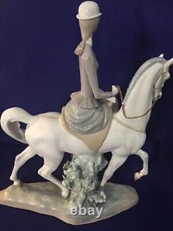 Lladro Female Equestrian Lady On Horse #4516 Mint withBox Retired