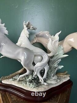 Lladro Horse Group in White Porcelain Figurine Large with Base