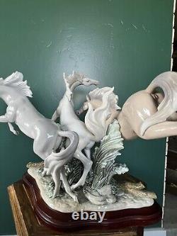 Lladro Horse Group in White Porcelain Figurine Large with Base