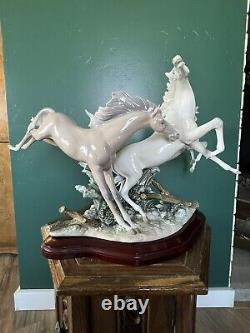 Lladro Horse Group in White Porcelain Figurine Large with Base