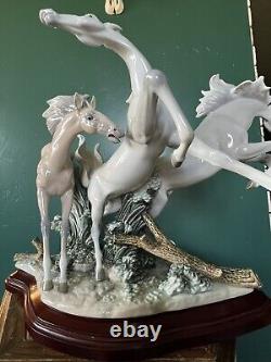 Lladro Horse Group in White Porcelain Figurine Large with Base