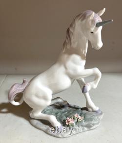 Lladro Magical Unicorn Privilege 7697 Porcelain Figurine Mint