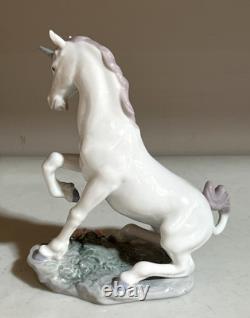 Lladro Magical Unicorn Privilege 7697 Porcelain Figurine Mint