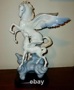 Lladro Pegasus horse foal porcelain Coderch 01001778 with stand and box