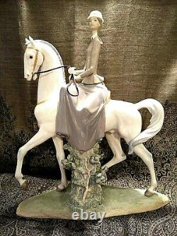 Lladro Porcelain Figurine Woman on Horse #4516. Mint condition