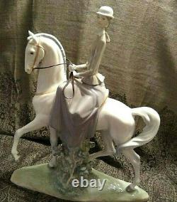 Lladro Porcelain Figurine Woman on Horse #4516. Mint condition