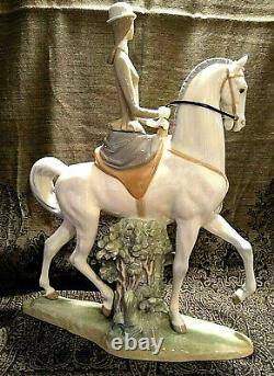 Lladro Porcelain Figurine Woman on Horse #4516. Mint condition