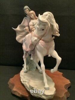 Lladro Retired Figurine #5991 Love Story