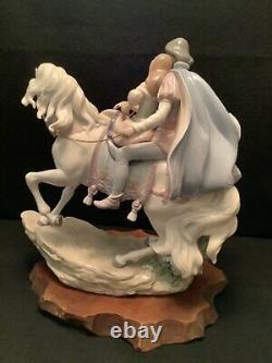 Lladro Retired Figurine #5991 Love Story