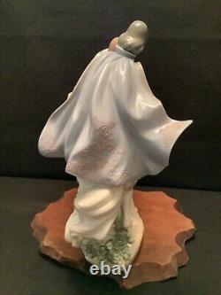 Lladro Retired Figurine #5991 Love Story