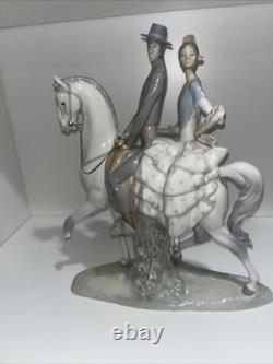 Lladro figurines collectibles retired horse (One Hoof Missing See last 2 Pic) Lladro figurines collectibles retired horse (One Hoof Missing See last 2 Pic)