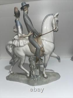 Lladro figurines collectibles retired horse (One Hoof Missing See last 2 Pic) Lladro figurines collectibles retired horse (One Hoof Missing See last 2 Pic)