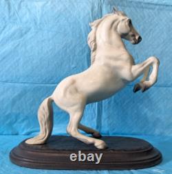 Nice HTF Hagen Renaker DW Lipizzan Horse