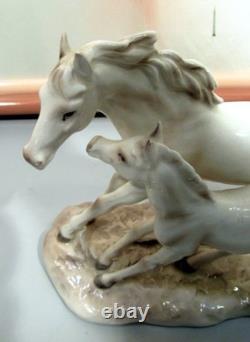 Pair Echt Altman Procelain Galloping Horses One Pair 8 X 6 Oth (ezs003556)