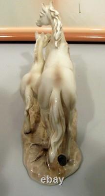 Pair Echt Altman Procelain Galloping Horses One Pair 8 X 6 Oth (ezs003556)