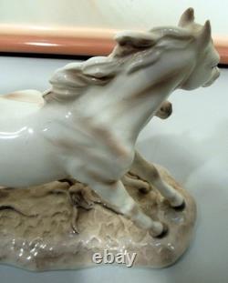 Pair Echt Altman Procelain Galloping Horses One Pair 8 X 6 Oth (ezs003556)
