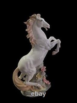 Porcelain Horse Showpiece Figurine Statue For Home Living Room Decoration
