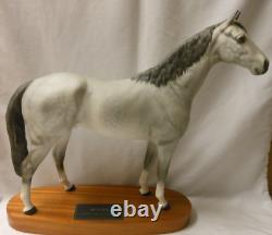 ROYAL DOULTON Beswick 1743 GREY Hunter Connoisseur Horse Figurine 12. H X 11 L